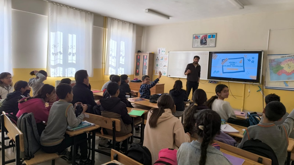 Gölkaşı Ortaokulu Öğrencilerine Yönelik Verimli Ders Çalışma Teknikleri ve LGS Hakkında Bilgilendirme Çalışması Yapıldı